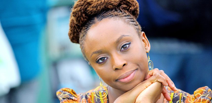 Chimamanda Ngozi Adichie Foto da escritora Chimamanda Ngozi Adichie, autora de
